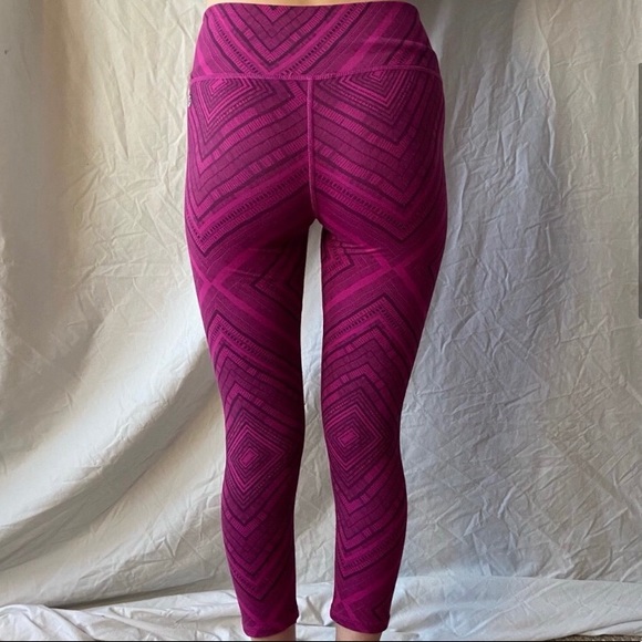 3/$30 Fabletics Cropped Pink Patterned Leggings - Picture 5 of 5